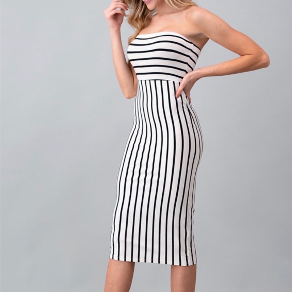 💕NEW💕 Stripped Midi Dress in White